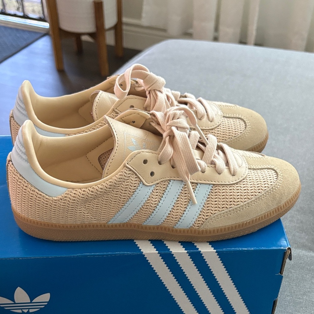 adidas Samba OG Women's Shoes in Beige and Light Blue